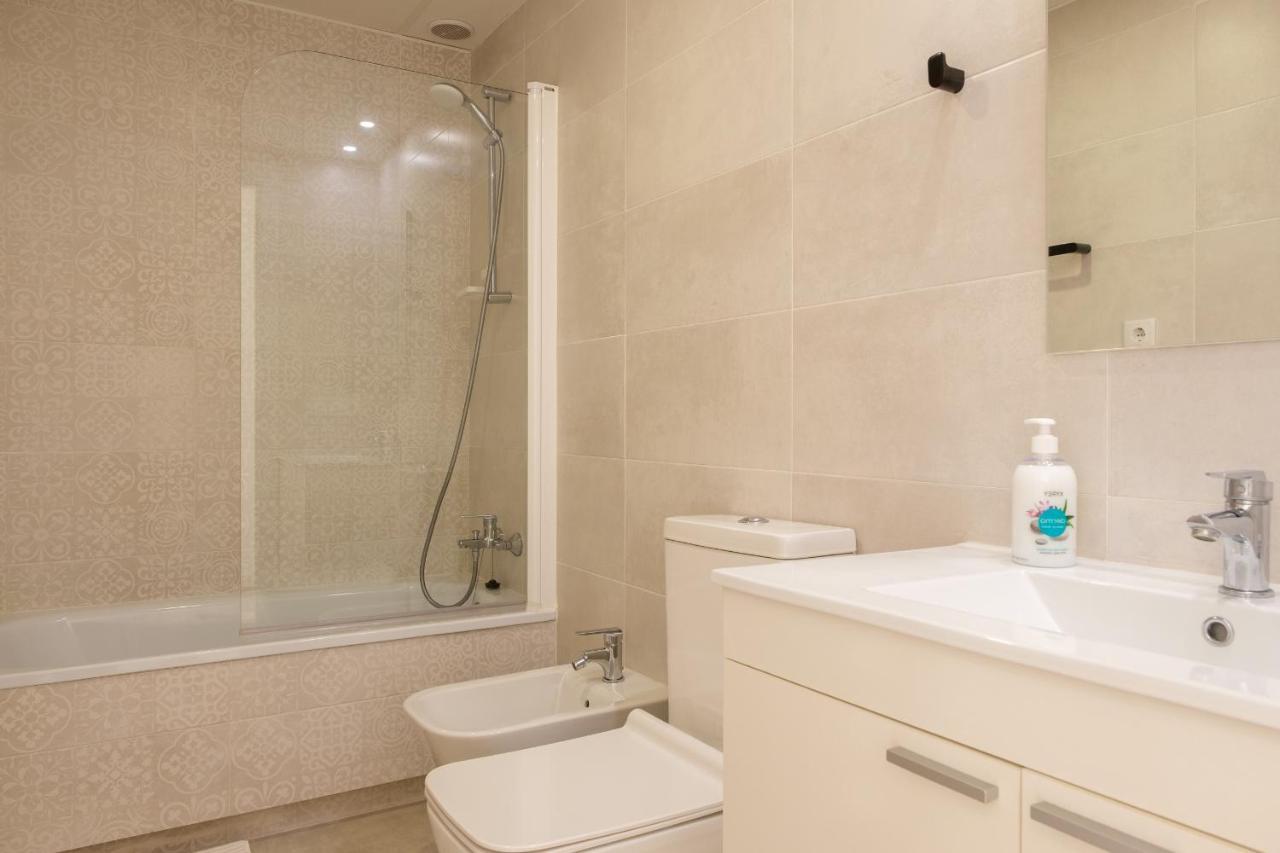 Bright, Brand New & Very Comfortable Apartment バレンシア エクステリア 写真